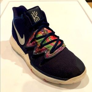 Kyrie Galaxy Nike Size 6.5